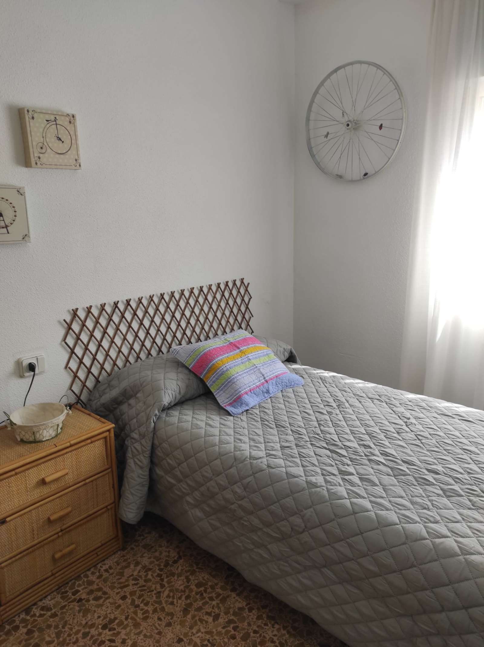 Bedroom of Flat to share in Moncada  with Air Conditioner, Heating and Terrace