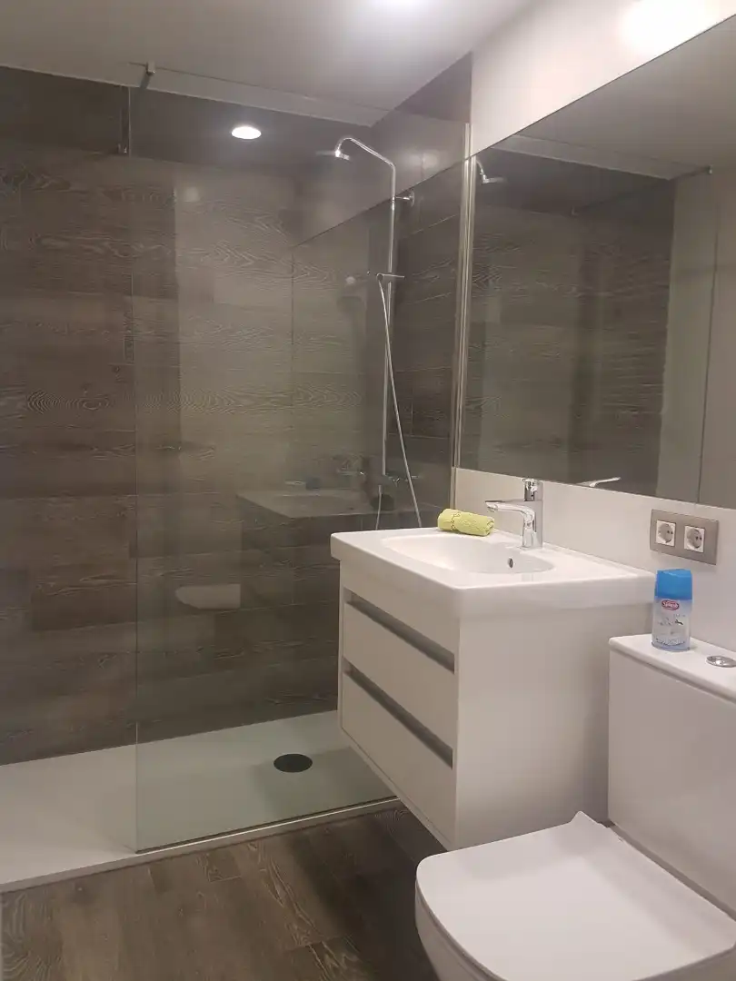 Baño de Piso en venta en Sabadell con Calefacción y Balcón