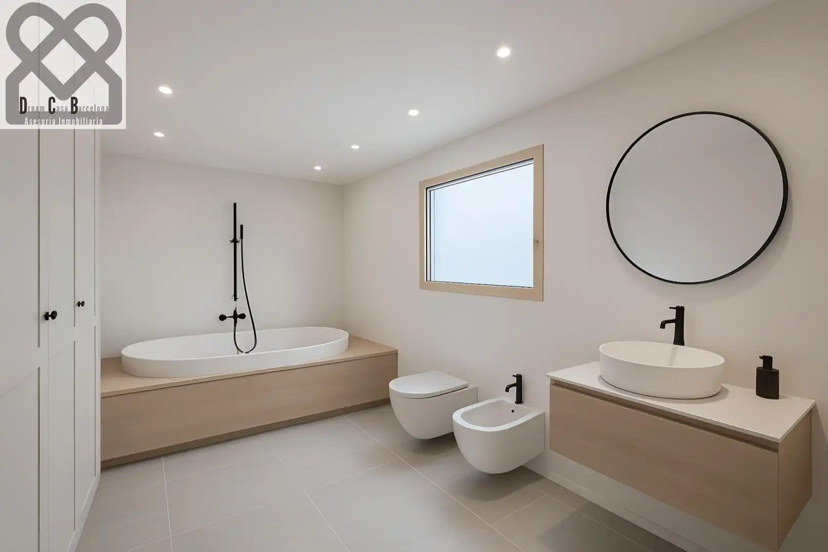 Badezimmer von Dachboden zum Verkauf in Barcelona mit Heizung und Terrasse