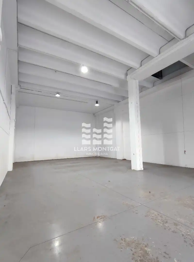 Nau industrial de lloguer en Montgat