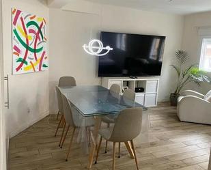 Menjador de Apartament de lloguer en  Madrid Capital amb Aire condicionat, Calefacció i Moblat