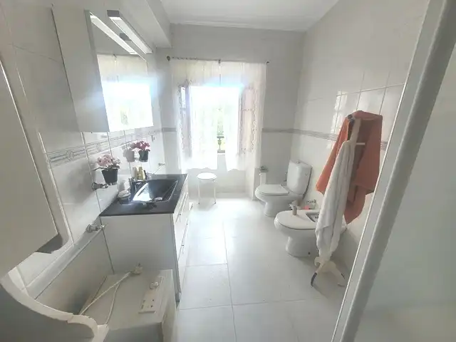 Baño de Casa adosada en venta en Valdoviño con Jardín privado, Trastero y Amueblado
