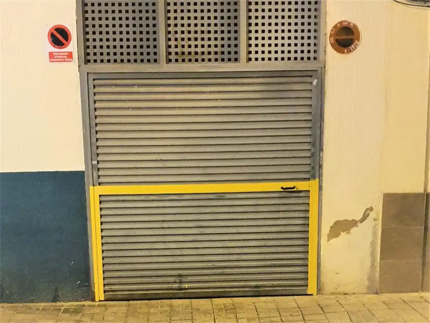 Außenansicht von Garage zum Verkauf in Valencia