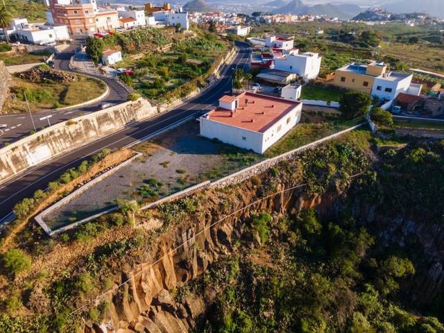 Local comercial en Alquiler en  GENERAL TF-51, 69 en Arona pueblo