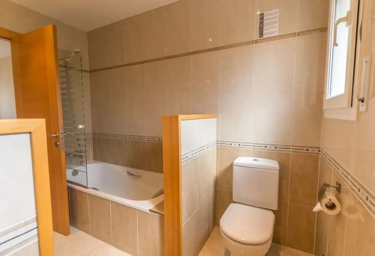 Baño de Casa o chalet en venta en L'Ampolla con Aire acondicionado, Jardín privado y Terraza