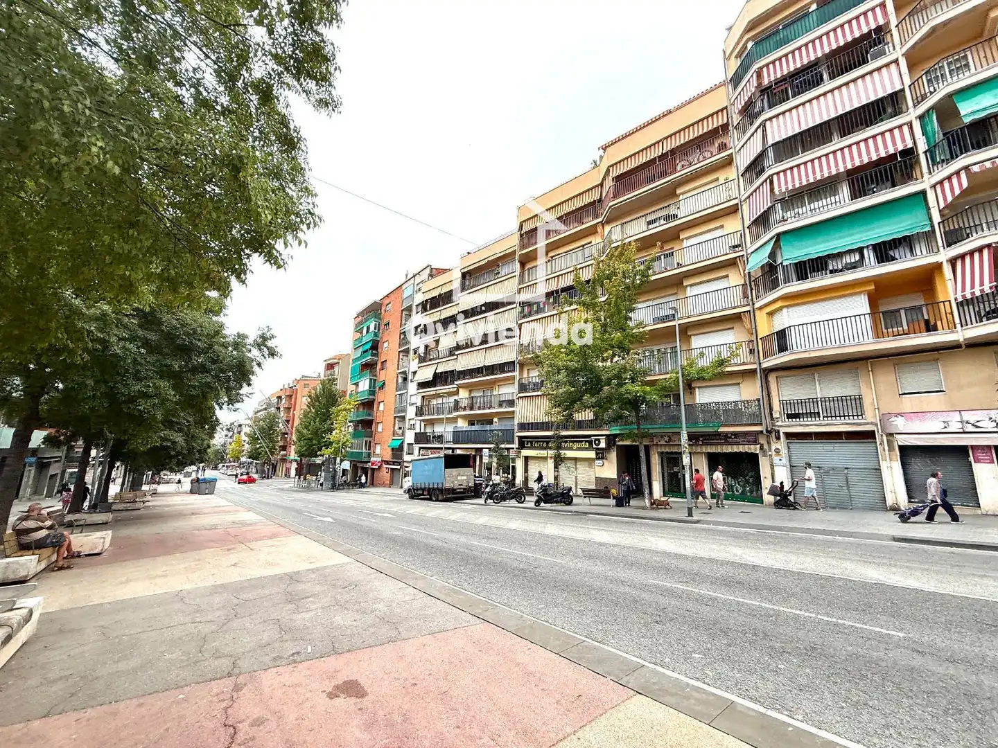 Außenansicht von Garage zum Verkauf in Terrassa