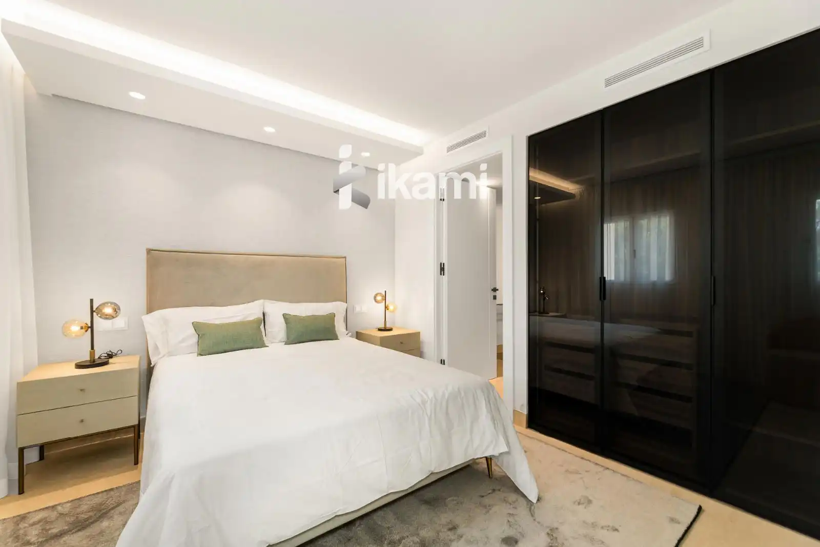 Habitación de Casa adosada en venta en Estepona con Aire acondicionado, Terraza y Piscina