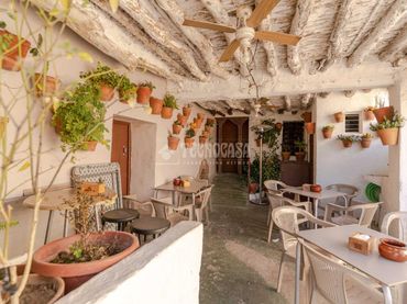 Casa con balcón en venta en Órgiva
