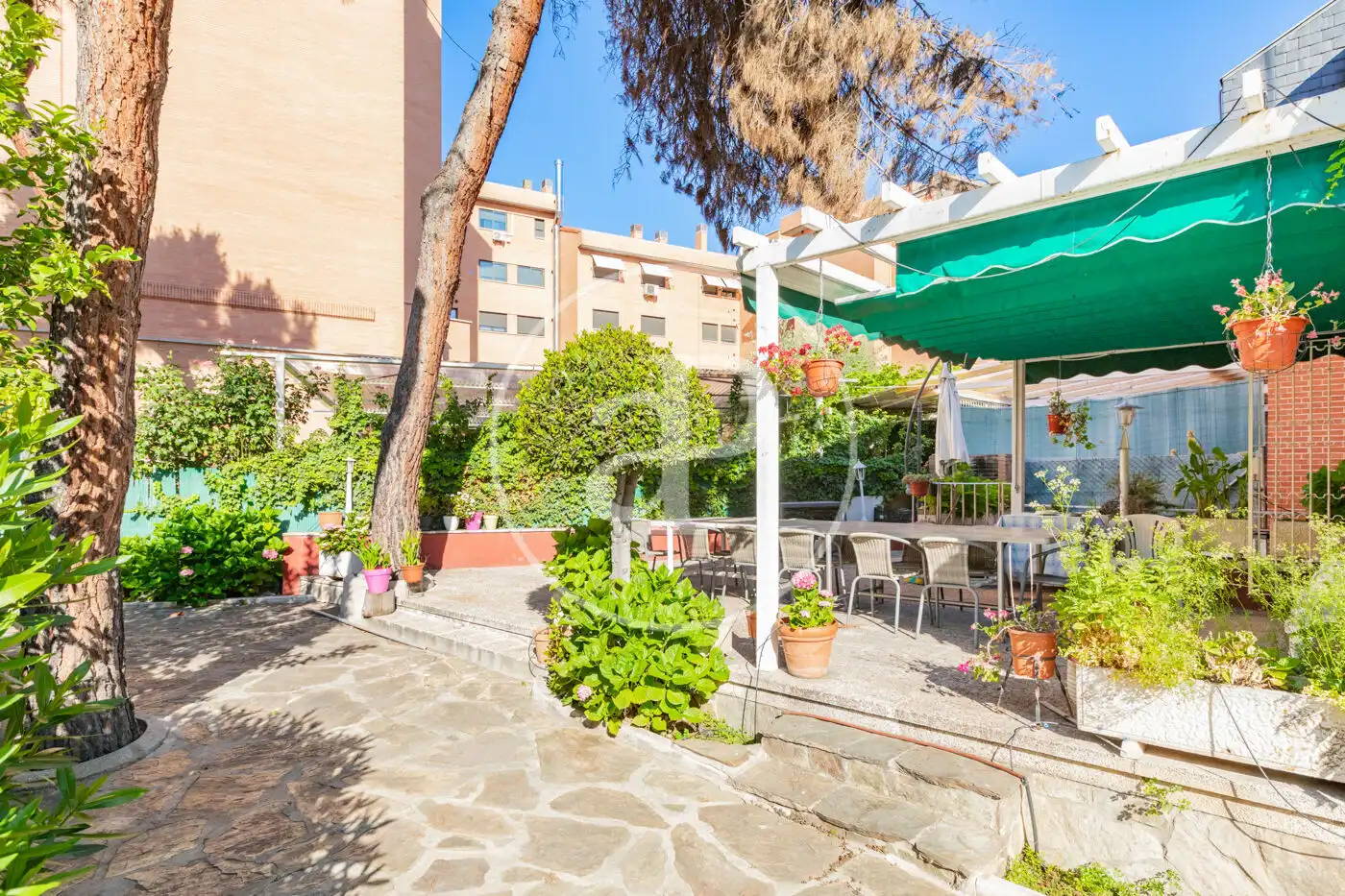 Terraza de Casa adosada en venta en Madrid con Aire acondicionado, Calefacción y Jardín privado