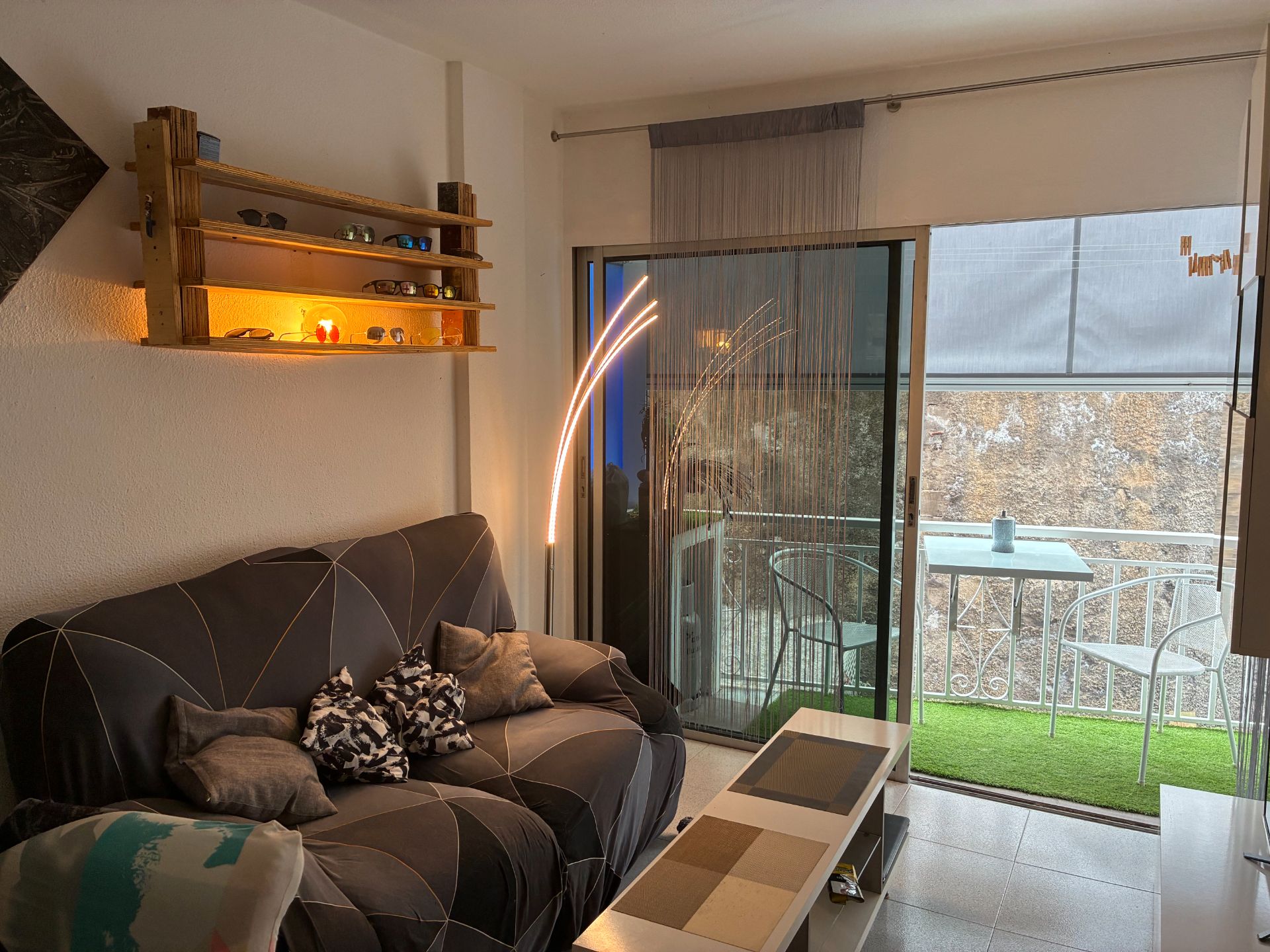 Sala d'estar de Apartament en venda en Puerto de la Cruz amb Moblat i Balcó