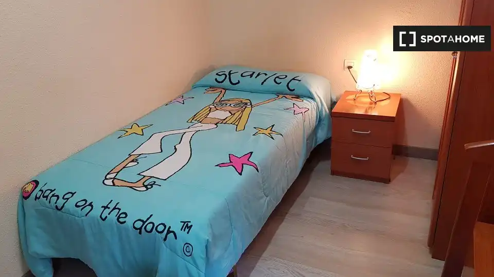 Habitación de Piso de alquiler en Salamanca con Aire acondicionado, Calefacción y Amueblado