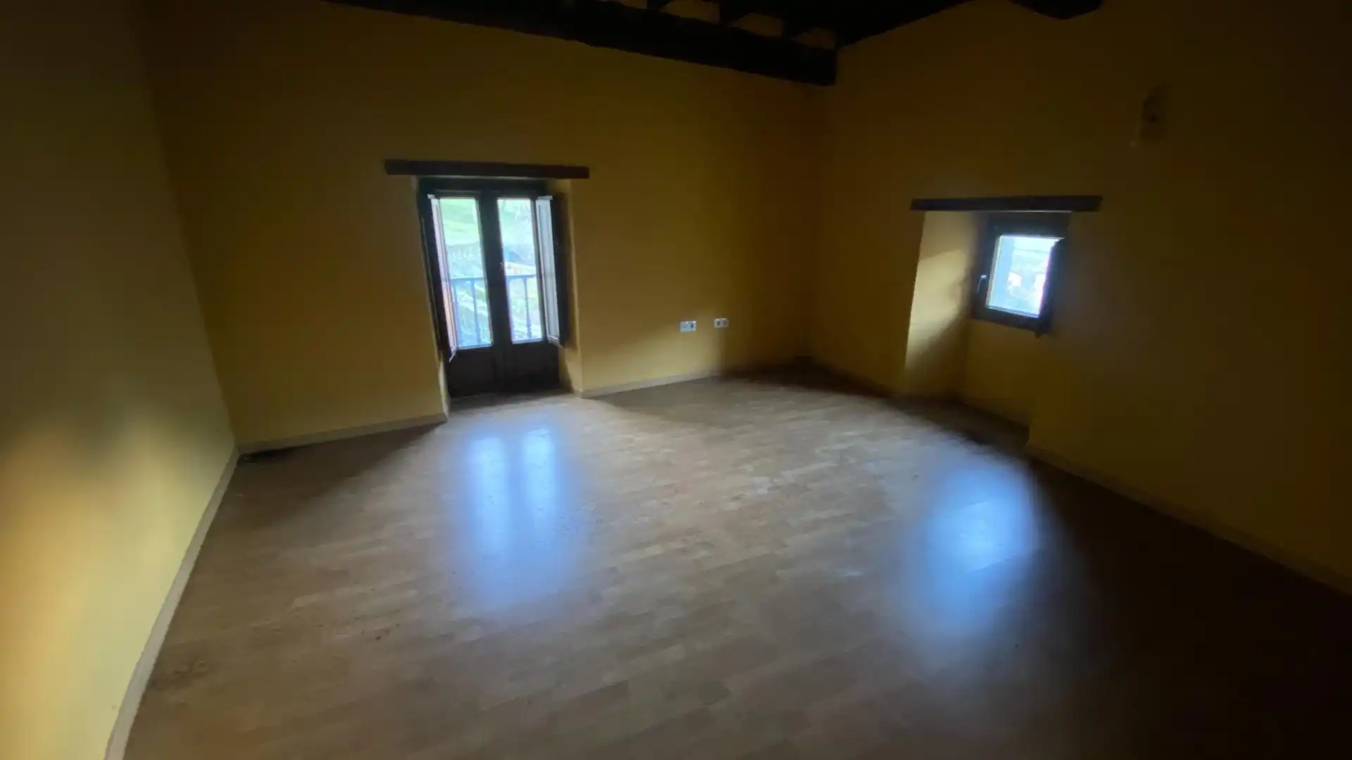 Sala d'estar de Casa o xalet en venda en Pesaguero amb Jardí privat