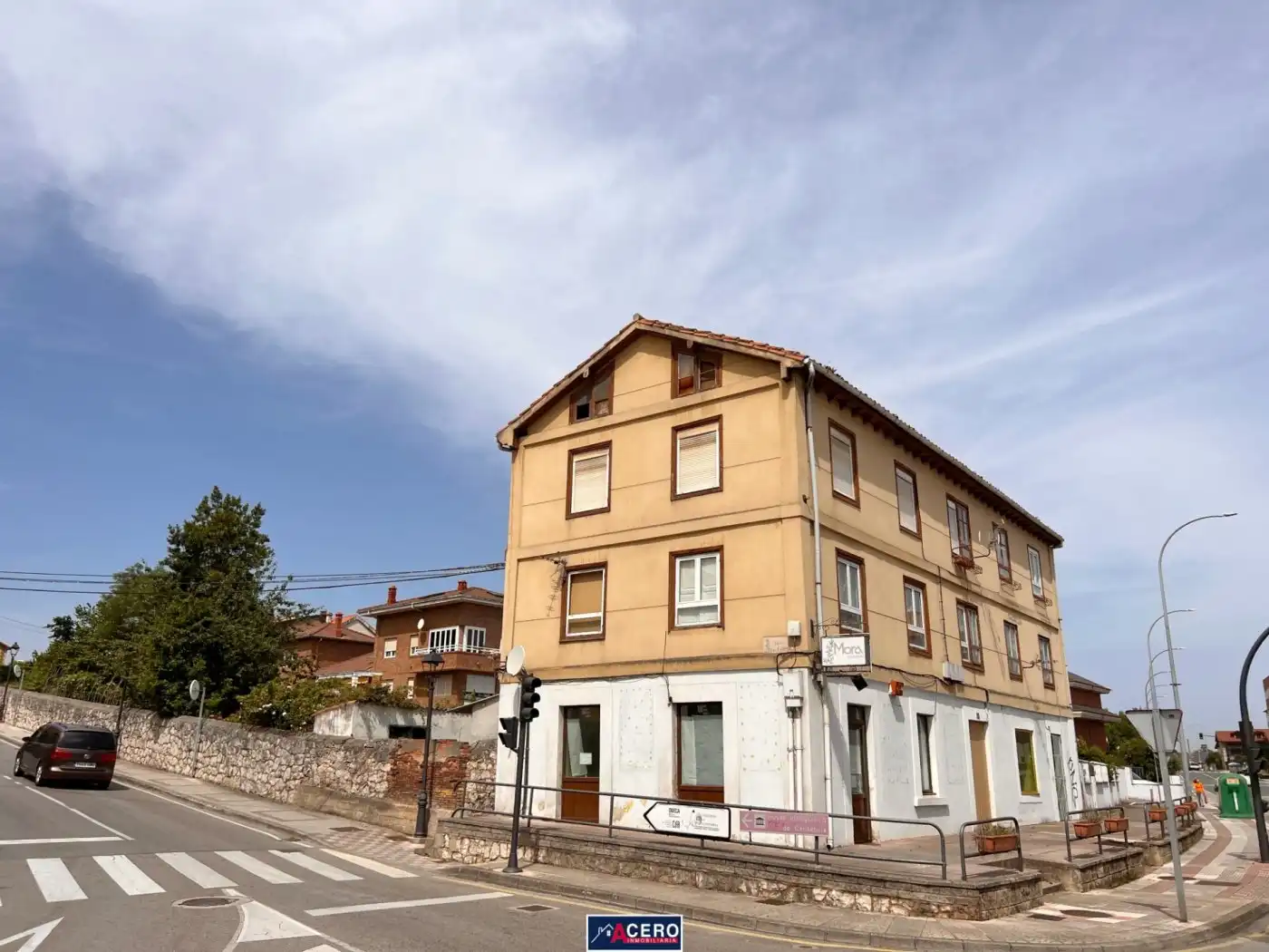Vista exterior de Casa o xalet en venda en Camargo amb Jardí privat