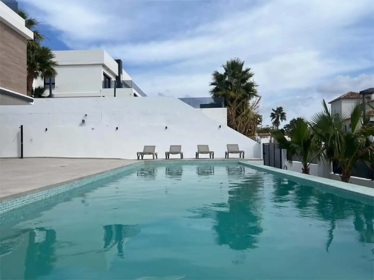 Villa con piscina in vendita a Golf Bahía, imagen 8