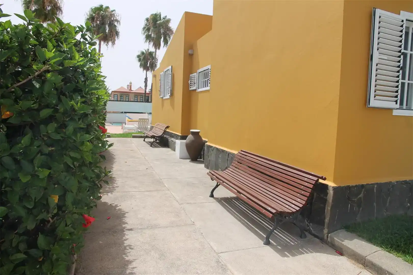 Vista exterior de Casa o xalet en venda en San Bartolomé de Tirajana amb Aire condicionat i Piscina
