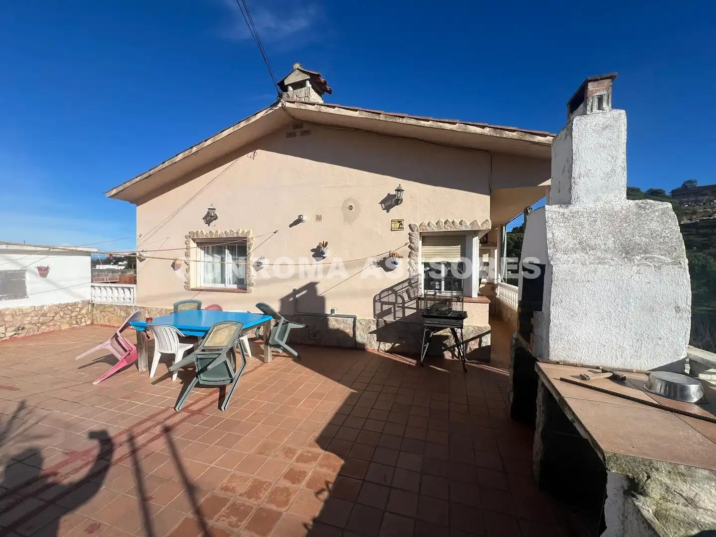 House with terrace for sale in Montbarbat