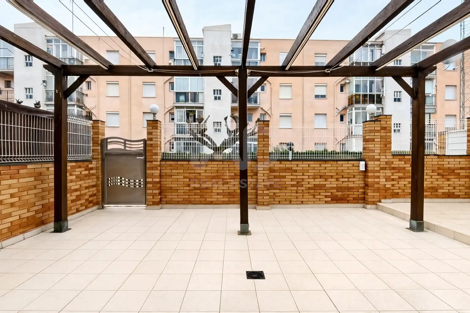 Terrasse von Einfamilien-Reihenhaus zum Verkauf in Salou mit Klimaanlage, Heizung und Terrasse