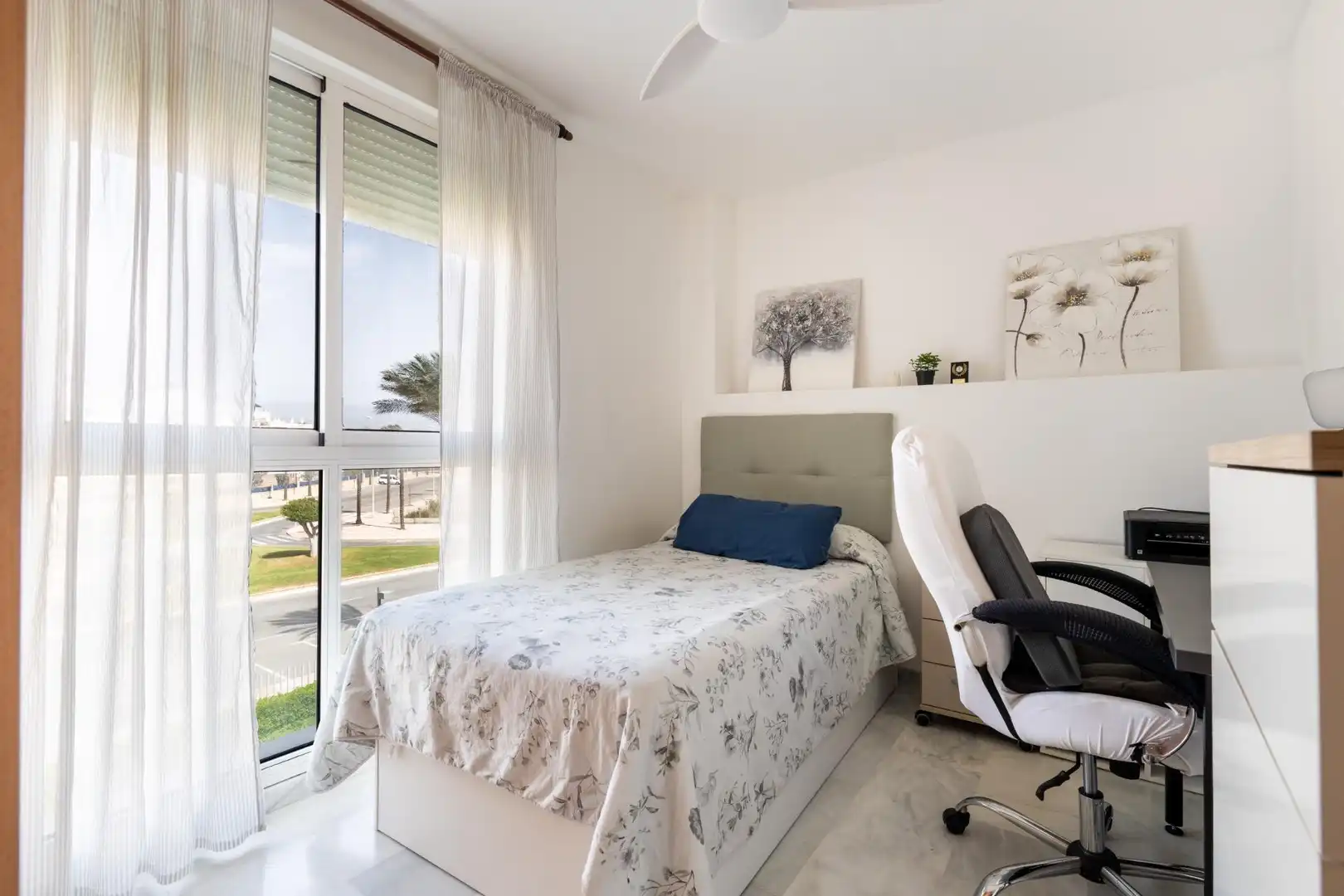 Dormitori de Apartament en venda en Roquetas de Mar amb Aire condicionat, Calefacció i Jardí privat