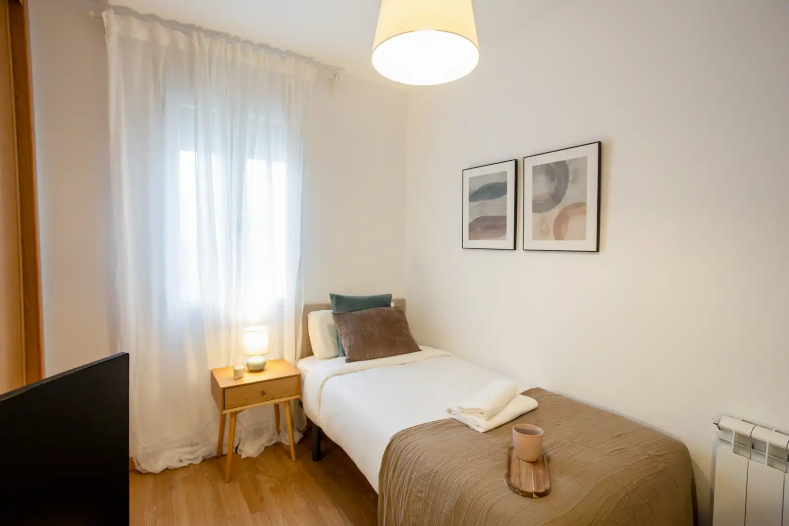 Schlafzimmer von Wohnungen zur Miete in Madrid mit Klimaanlage, Heizung und Möbliert
