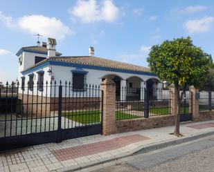 Vista exterior de Casa o xalet en venda en Montequinto amb Aire condicionat, Calefacció i Jardí privat