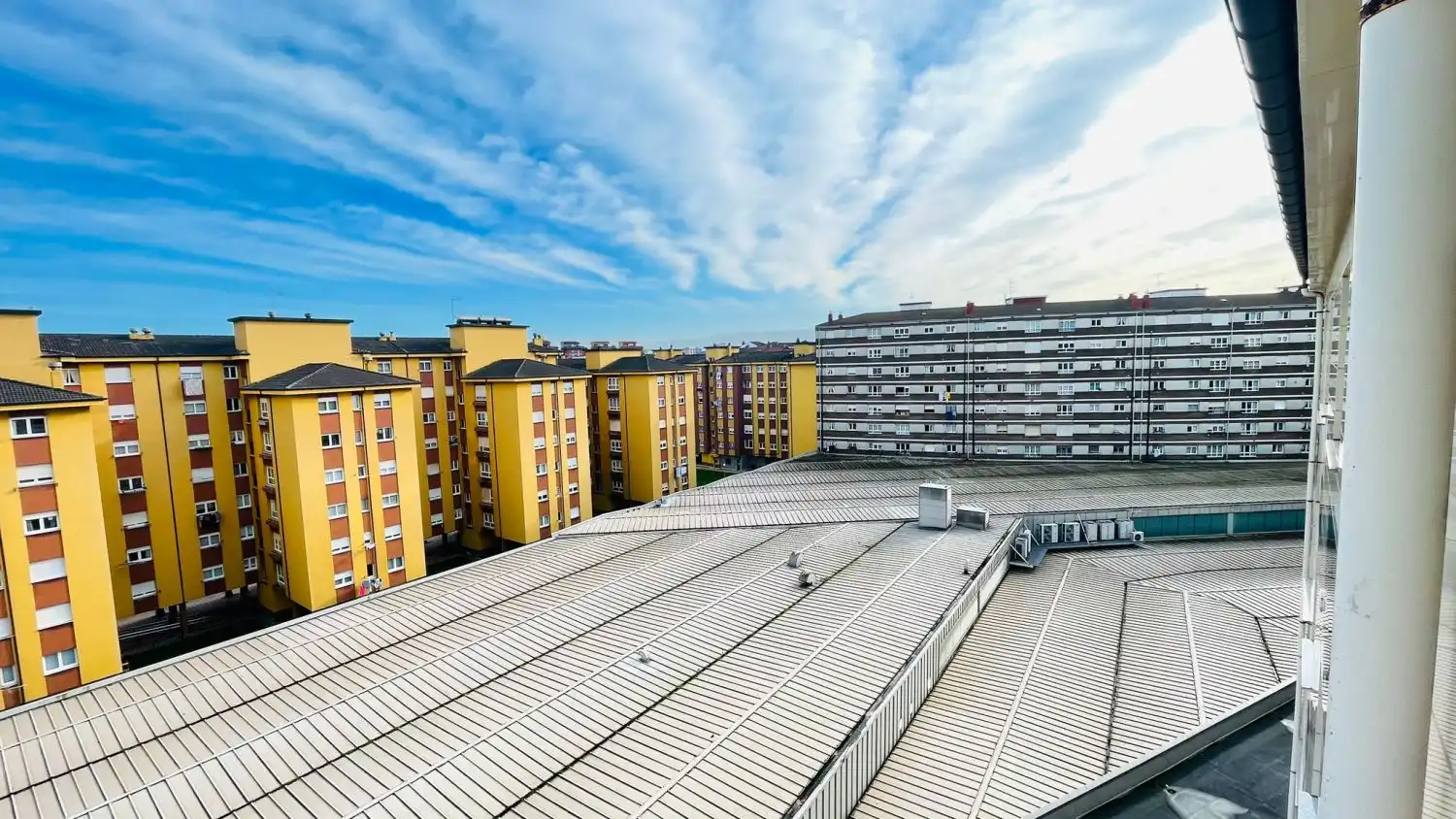Vista exterior de Piso en venta en Gijón  con Calefacción