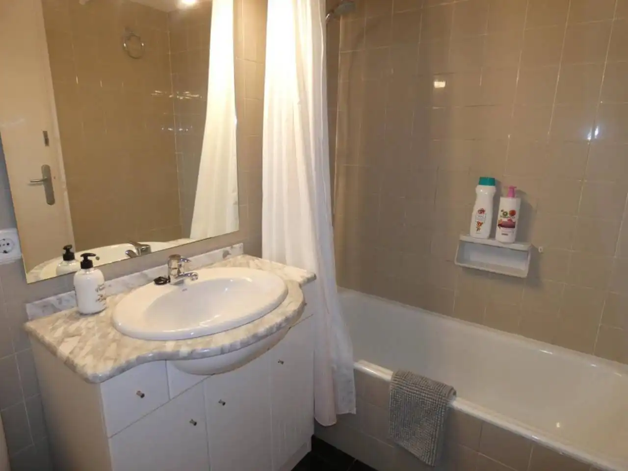 Bathroom of Flat for sale in Sant Feliu de Guíxols  with Terrace and Community pool