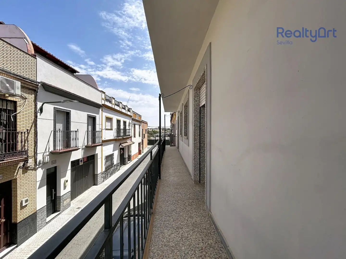 Vista exterior de Casa o xalet en venda en Sevilla amb Aire condicionat, Terrassa i Balcó