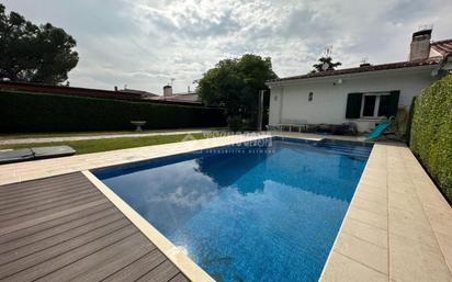 Swimming pool of Single-family semi-detached for sale in Arganda del Rey  with Air Conditioner, Heating and Private garden