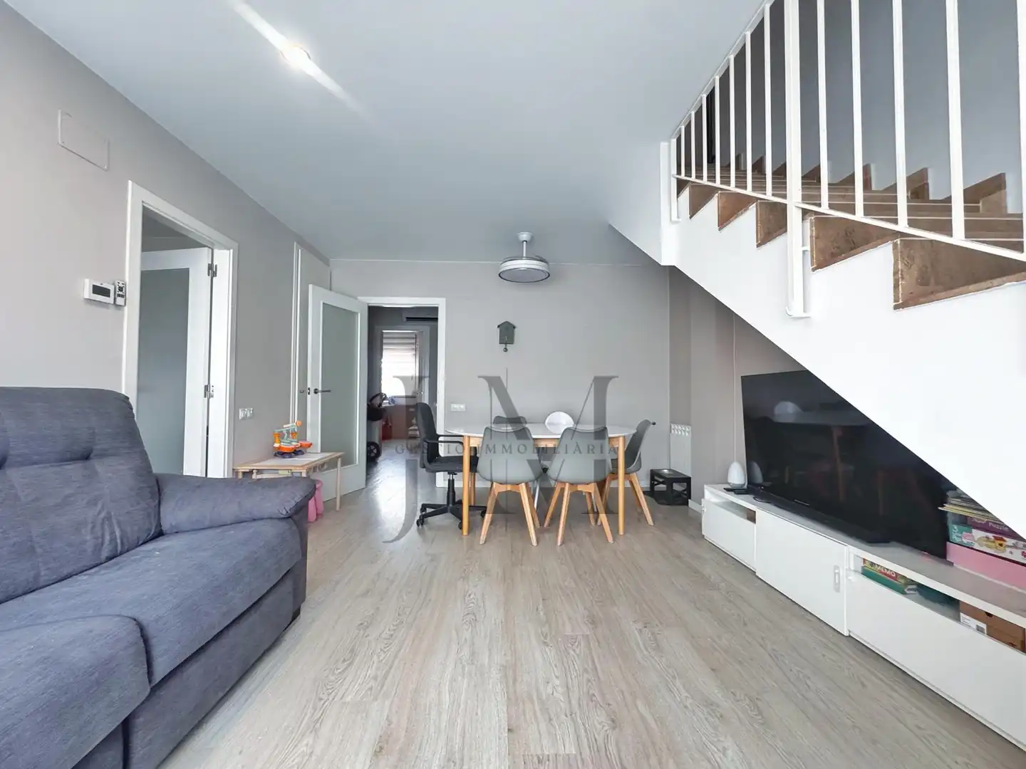 Living room of Duplexes for sale in Terrassa  with Air Conditioner, Heating and Parquet flooring