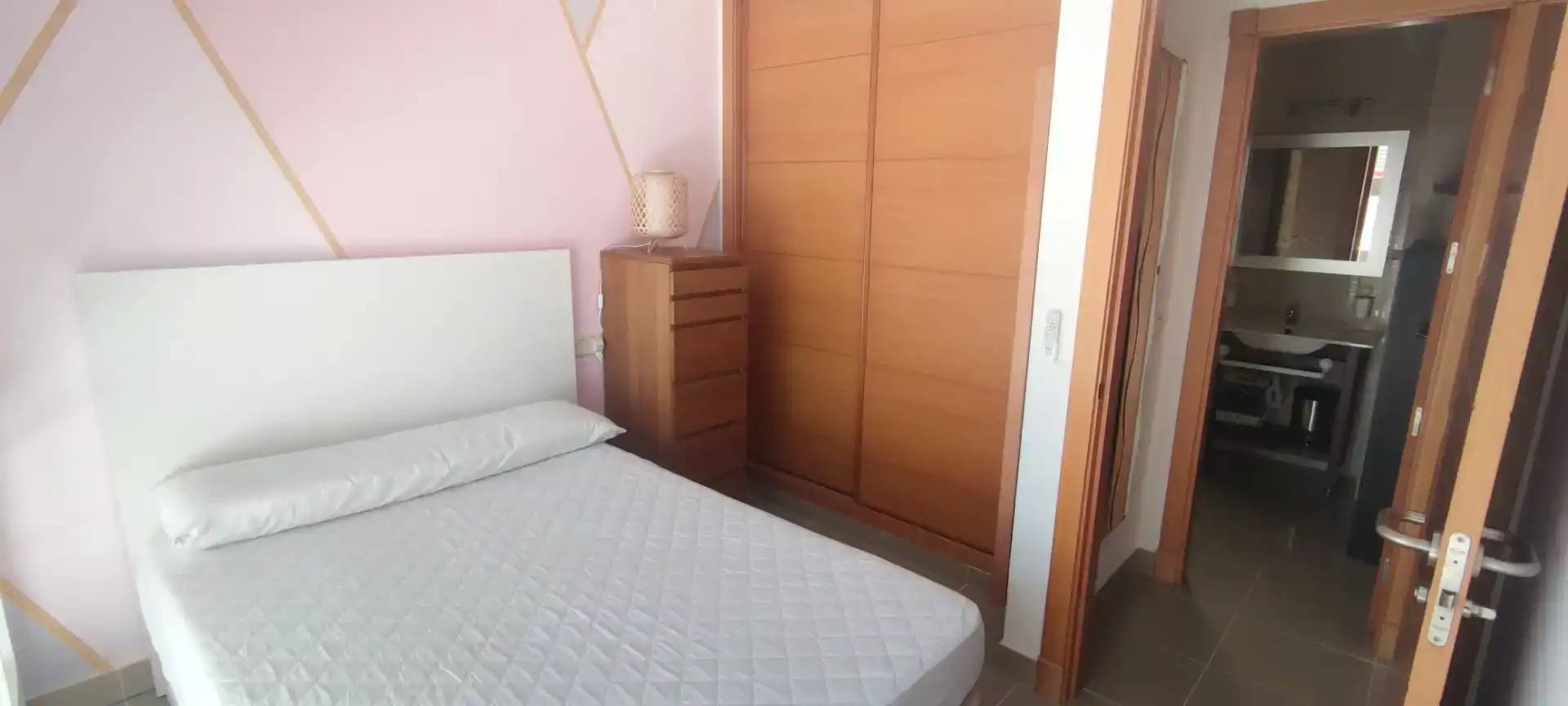 Dormitori de Apartament en venda en Manilva amb Balcó