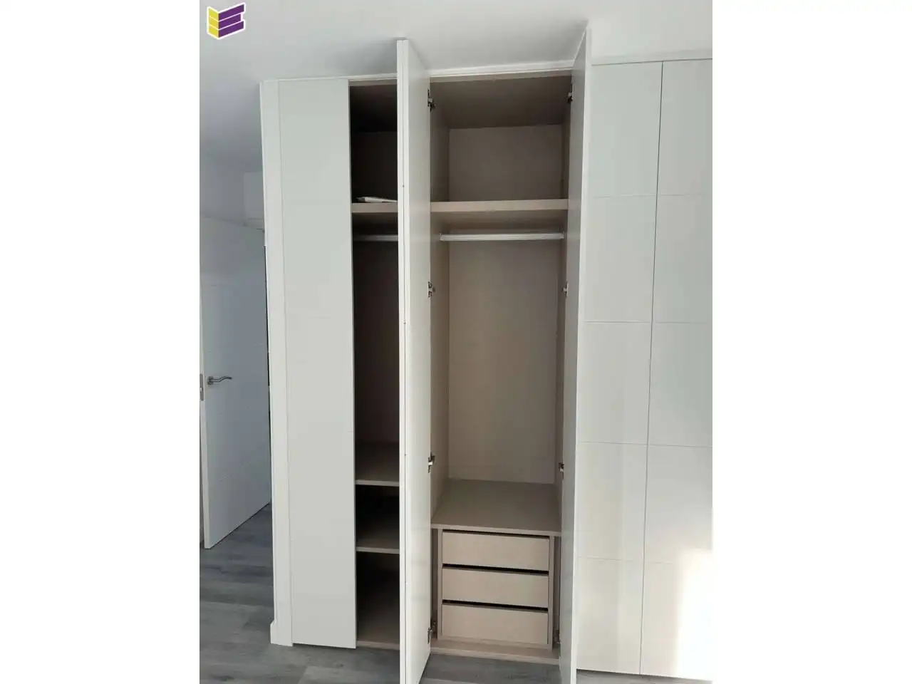 Dormitori de Pis en venda en Vigo  amb Calefacció i Terrassa