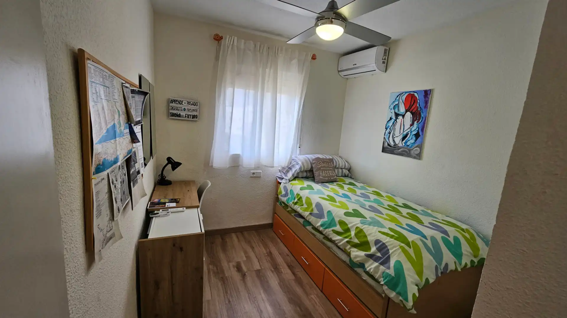 Habitación de Casa adosada en venta en El Campello con Aire acondicionado, Calefacción y Jardín privado