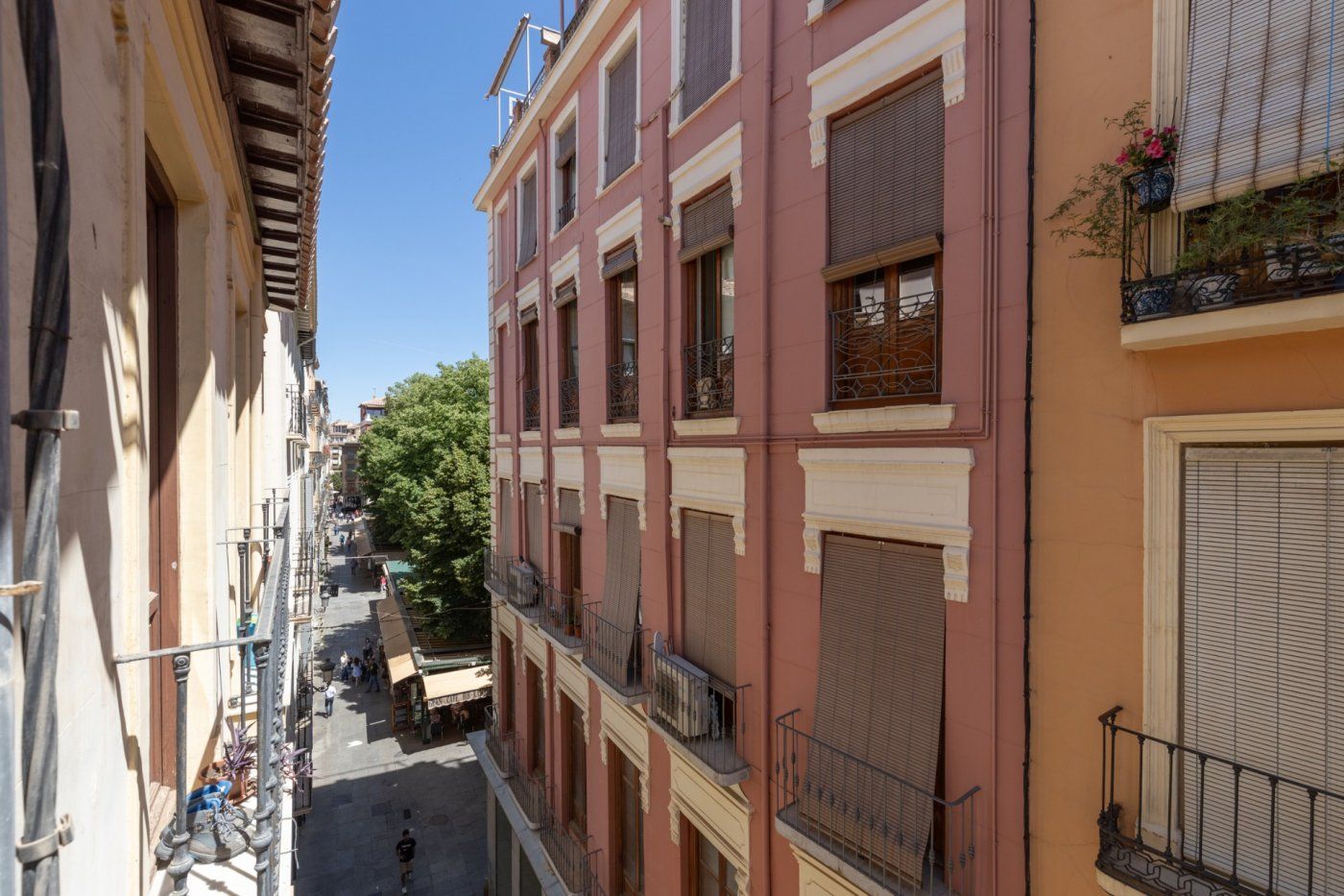 Exterior view of Building for sale in  Granada Capital