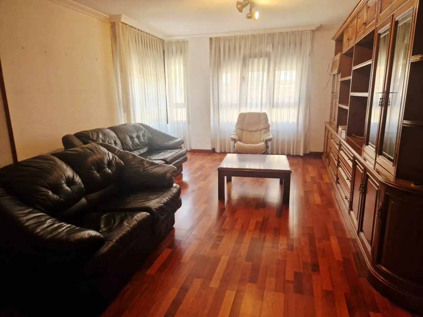 Sala d'estar de Pis en venda en Avilés amb Calefacció, Jardí privat i Parquet