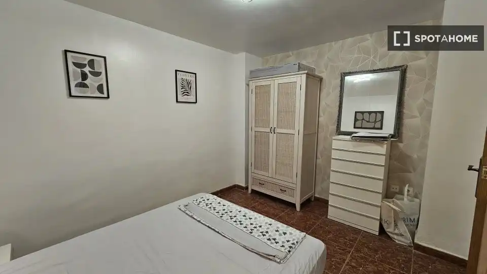 Bedroom of Apartments for share in Elda  with Air Conditioner, Heating and Terrace