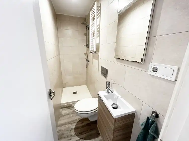 Baño de Piso en venta en Madrid con Calefacción, Lavadora y Microondas
