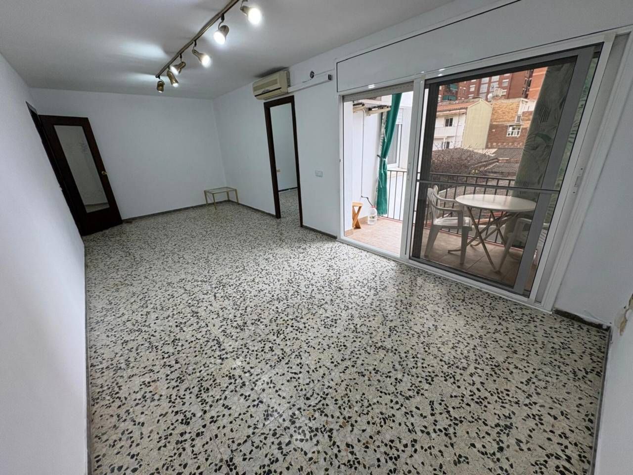 Flat for sale in Antoni Gaudí, Marianao