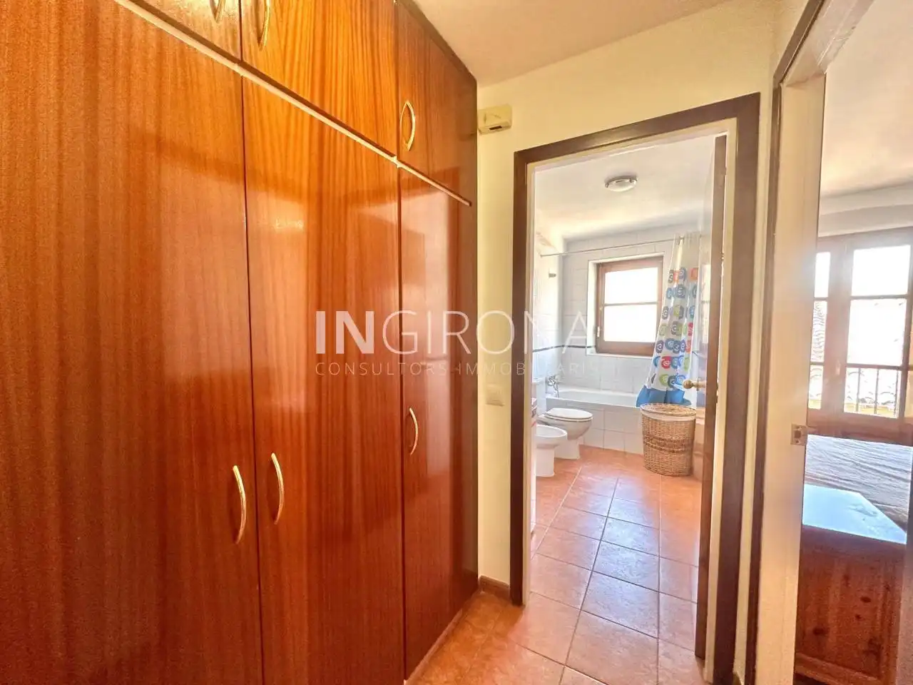 Habitación de Piso de alquiler en Girona con Calefacción, Amueblado y Balcón