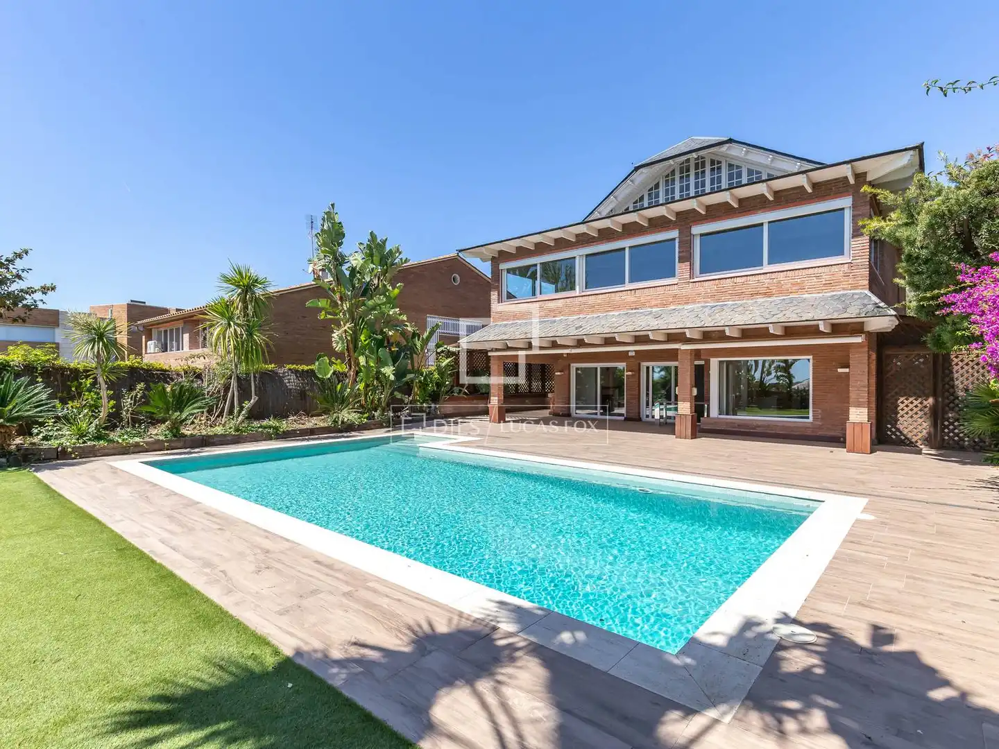 Piscina de Casa o xalet en venda en Sant Just Desvern amb Aire condicionat, Calefacció i Jardí privat
