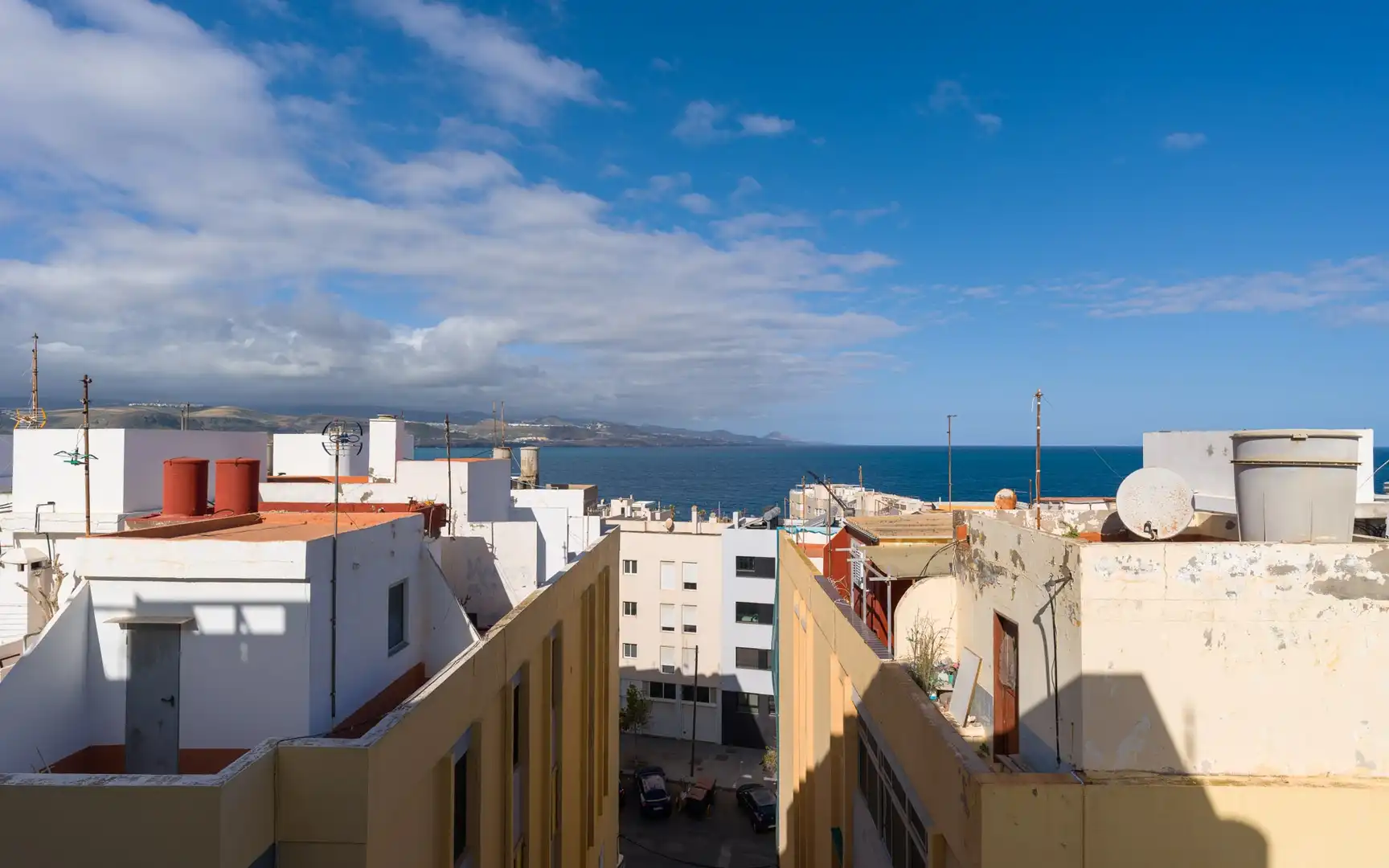 Vista exterior de Piso en venta en Las Palmas de Gran Canaria con Terraza y Amueblado