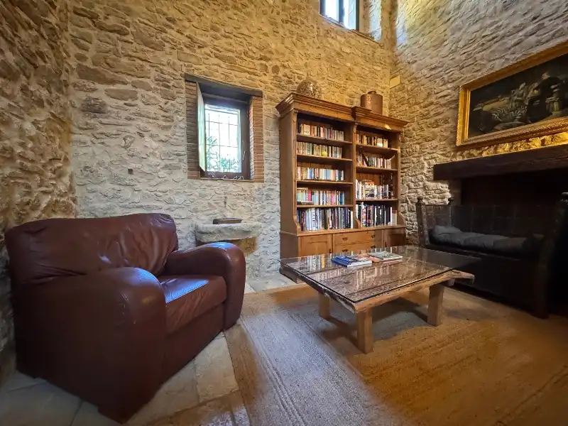 Sala de estar de Finca rústica en venta en Ullastret con Aire acondicionado, Calefacción y Jardín privado