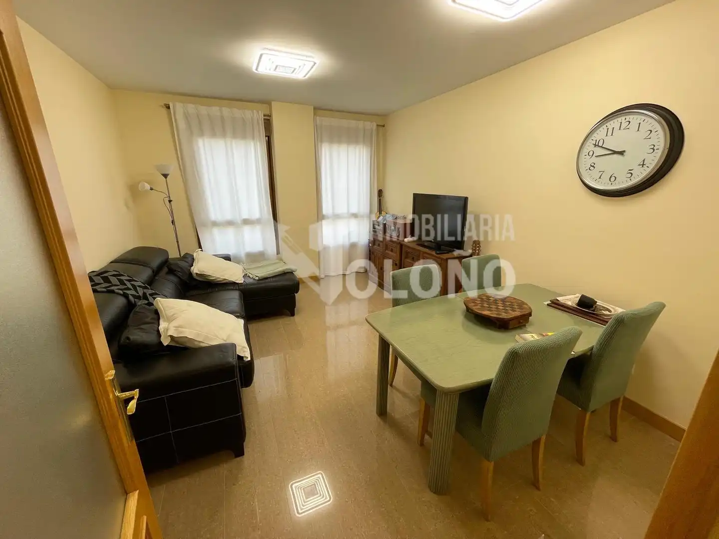 Wohnzimmer von Wohnungen zum Verkauf in Cihuri mit Heizung, Abstellraum und Möbliert