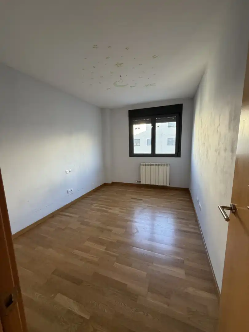 Bedroom of Flat for sale in El Campillo - Norte