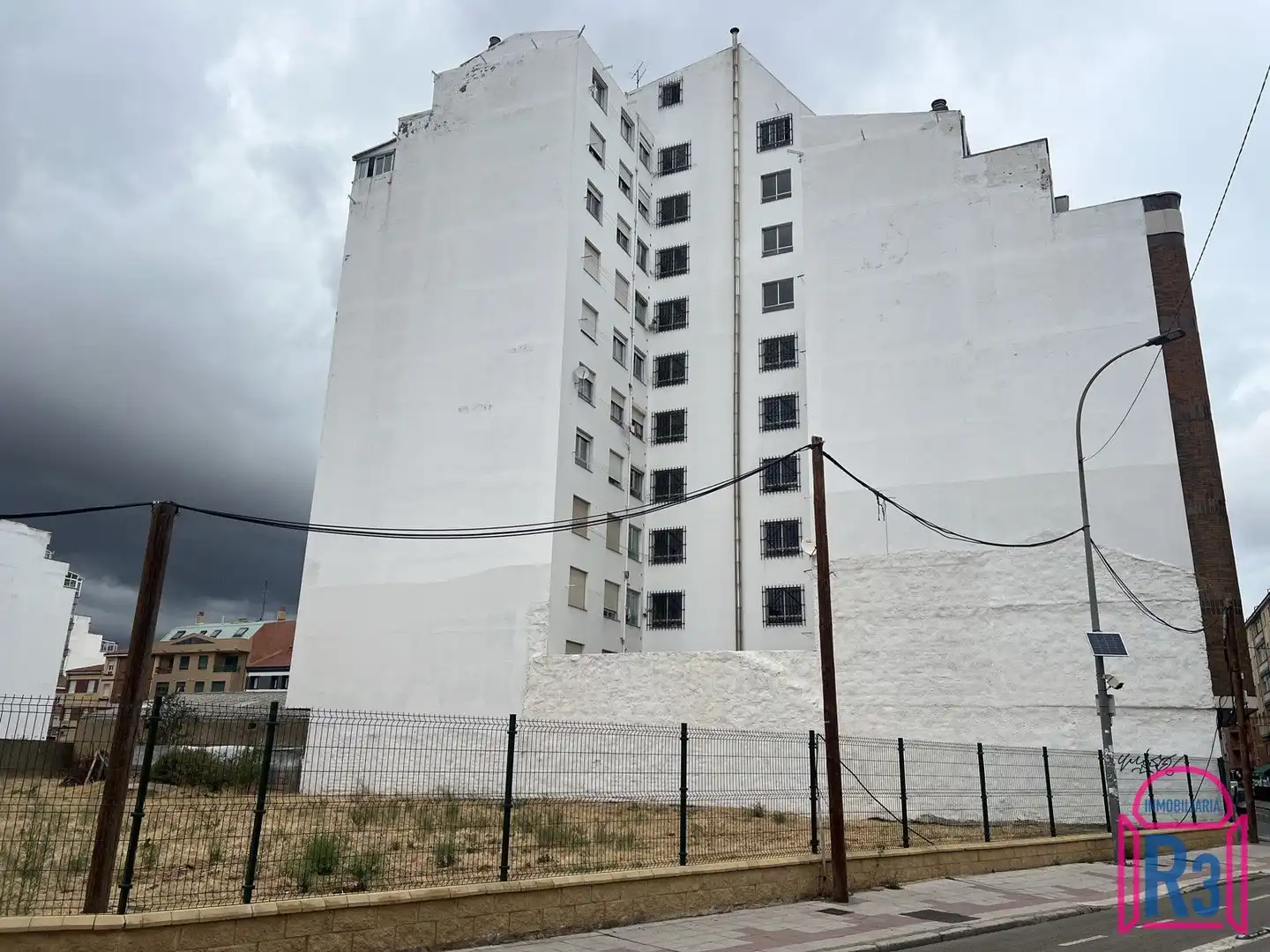 Vista exterior de Piso en venta en León Capital  con Calefacción y Terraza