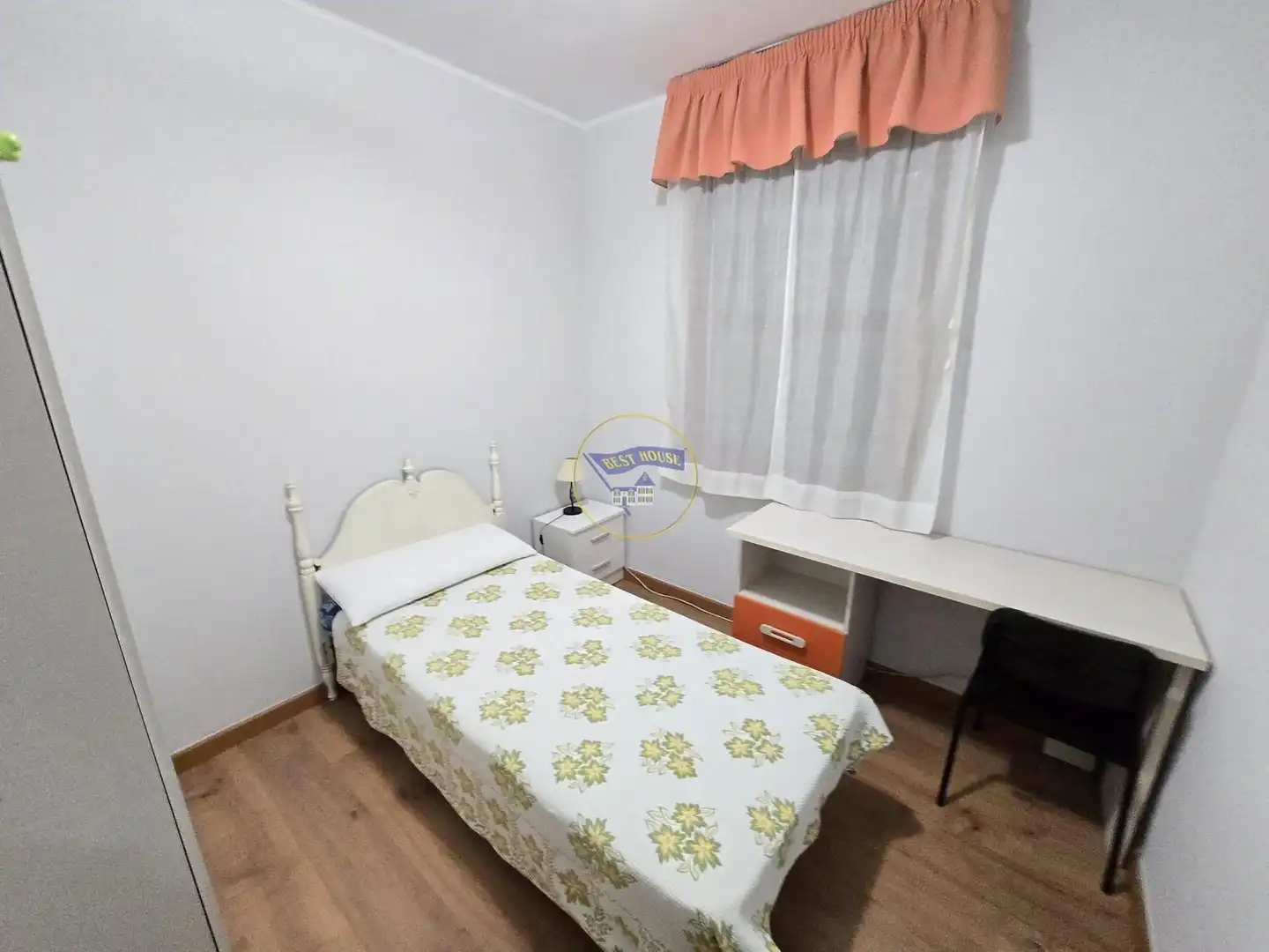Flat for rent in Calle XOSE BAR BOO, Plaza Industria