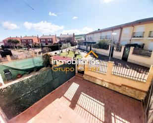 Vista exterior de Casa adosada en venda en Redecilla del Camino amb Calefacció, Jardí privat i Terrassa