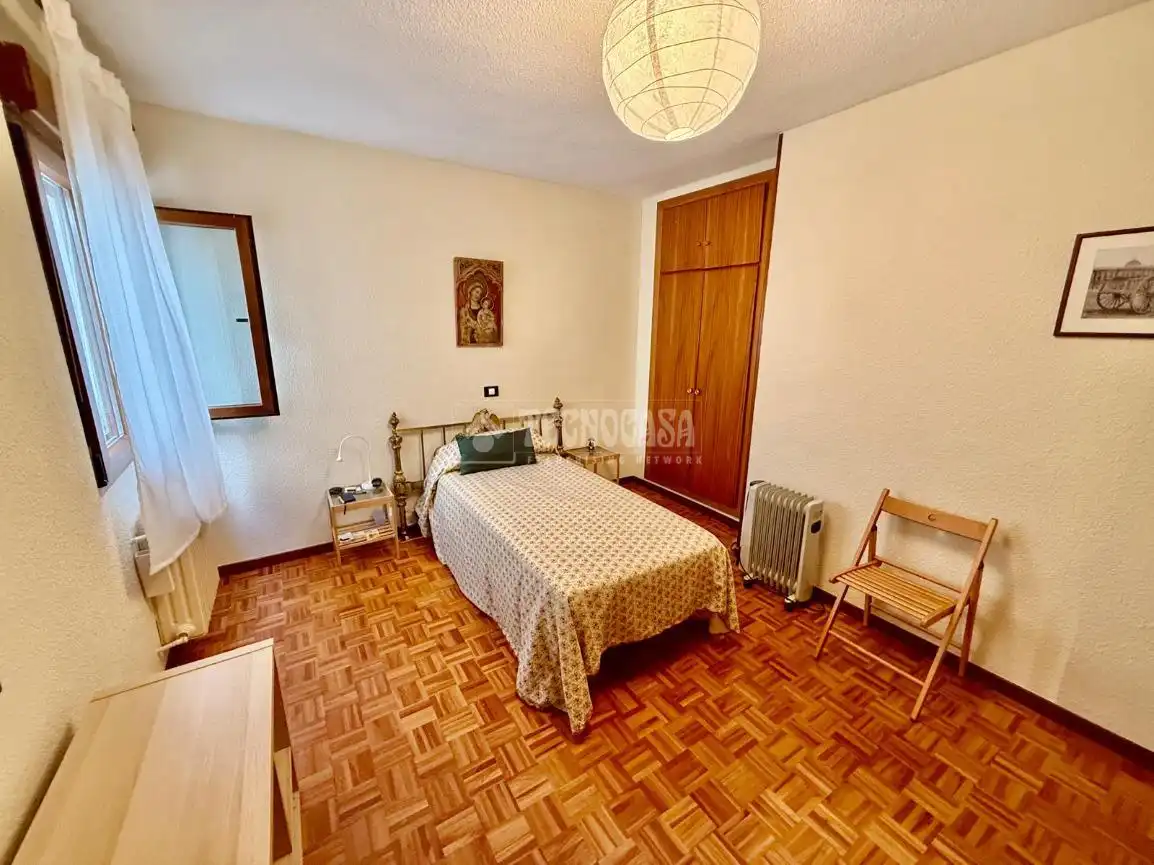 Habitación de Piso en venta en Ávila con Calefacción, Parquet y Trastero