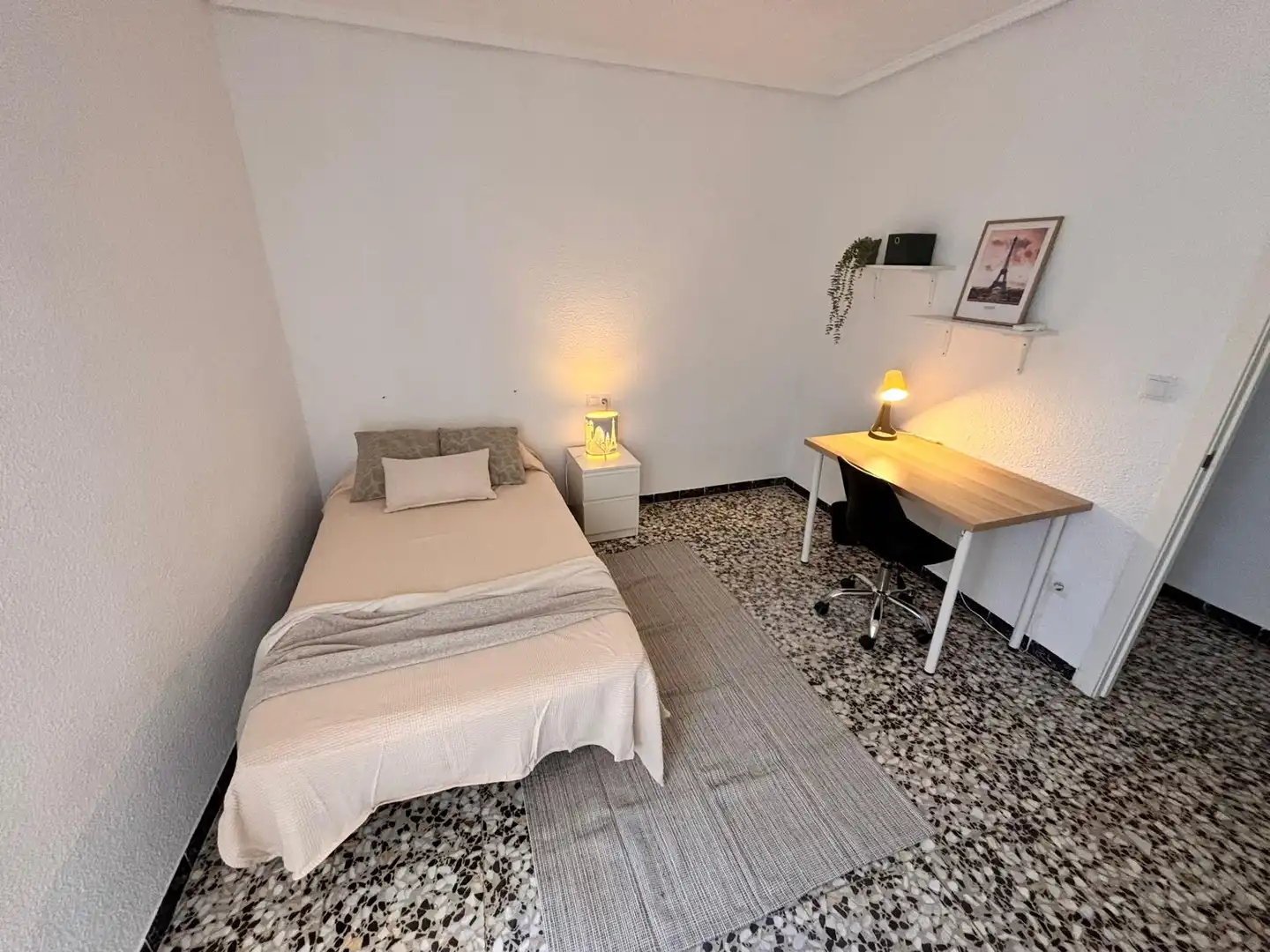 Bedroom of Flat for share in Elche / Elx  with Heating, Terrace and Furnished