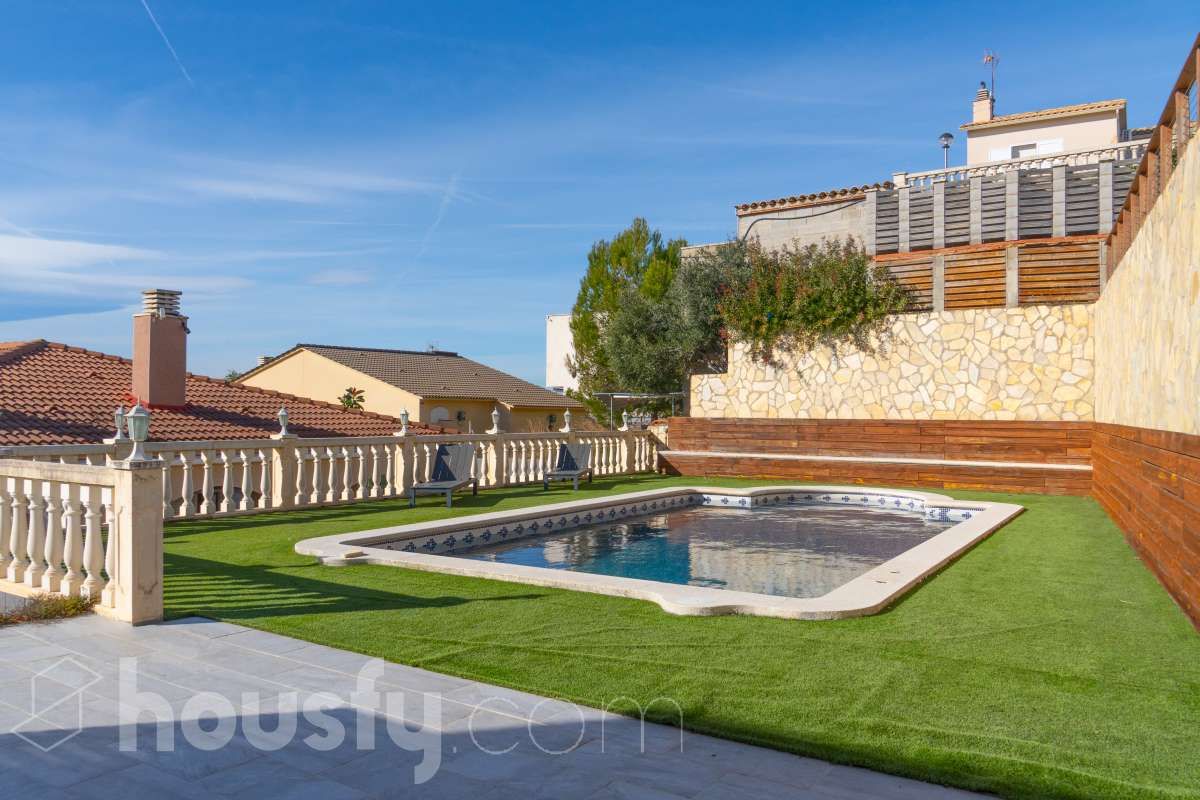 Piscina de Casa o chalet en venta en Castellet i la Gornal con Aire acondicionado, Calefacción y Jardín privado