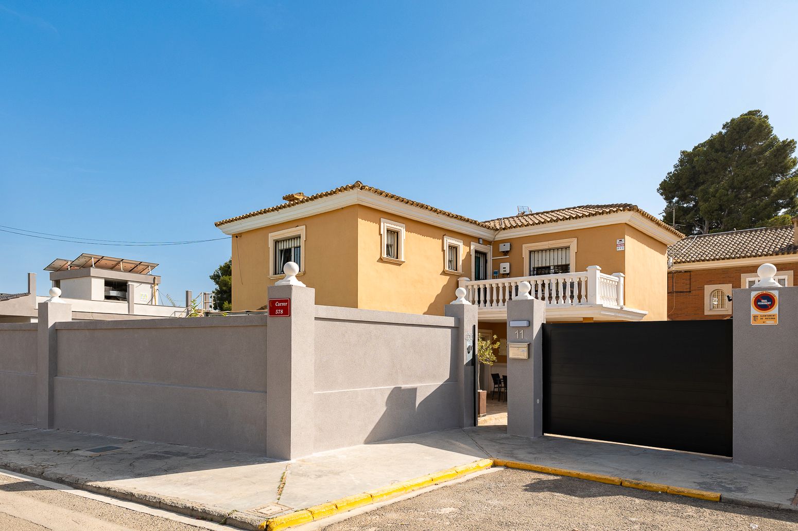 Vista exterior de Casa o xalet en venda en Paterna amb Aire condicionat, Calefacció i Jardí privat